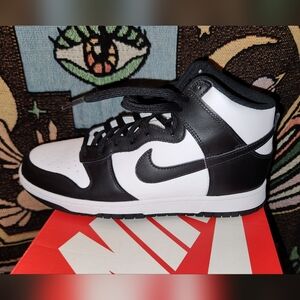 Nike Dunk - Black and White Nike Sneakers